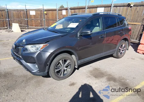 2017 Toyota Rav4 Xle z USA, uszkodzony, nr VIN JTMRFREV8HJ707903